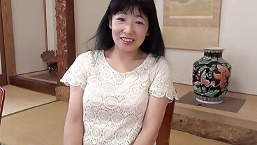 日本老妪米山由纪骑乘阳具