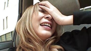 素人褐发少女直在车内自慰