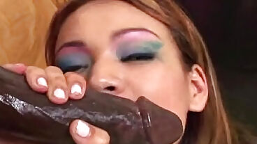 毛茸茸的亚洲少女被黑人猛操